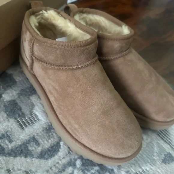 UGG | Shoes | Ugg Tan Slippers With Plush Lining | Poshmark display picture 1